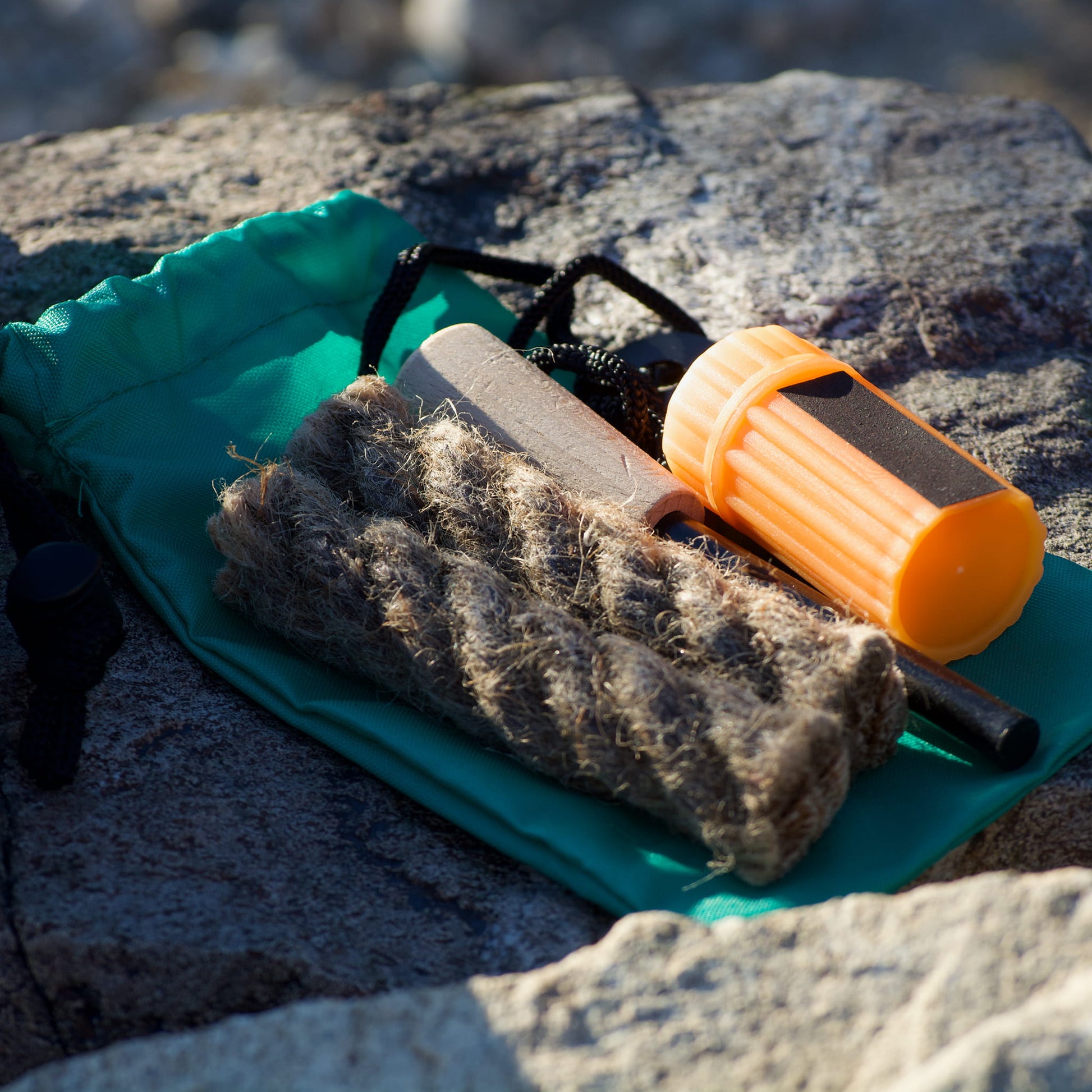 Hiker's Gold Fire-Making Kit